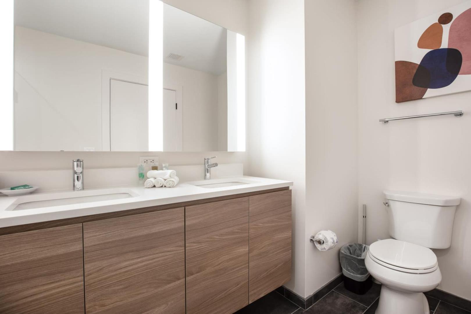 Luxury With Gym * Boston